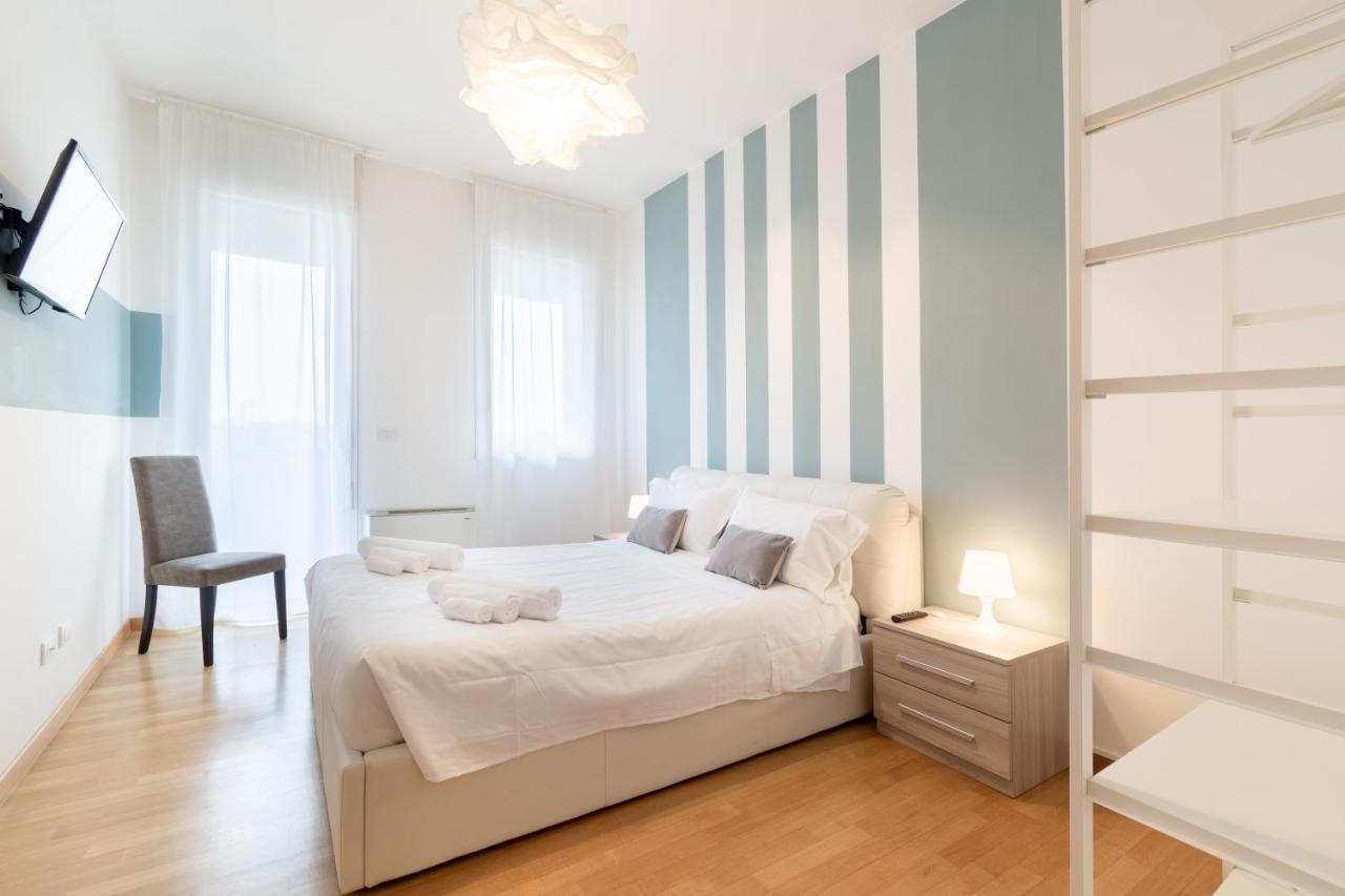 4 Star Family & Friends Apt - Self Check-In Bologna Exteriör bild