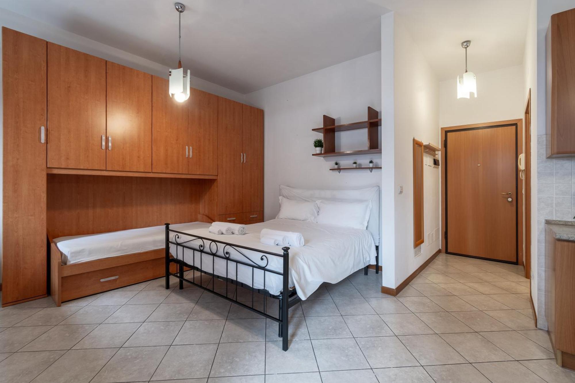 4 Star Family & Friends Apt - Self Check-In Bologna Exteriör bild